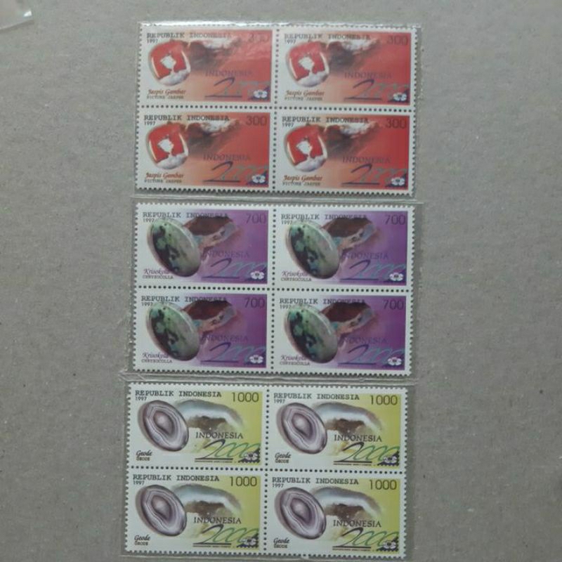 

Perangko Indonesia Batu Mulia 1997 blok 4 total 12 prangko