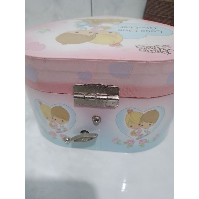 

Music box klasik kotak musik love precious moments