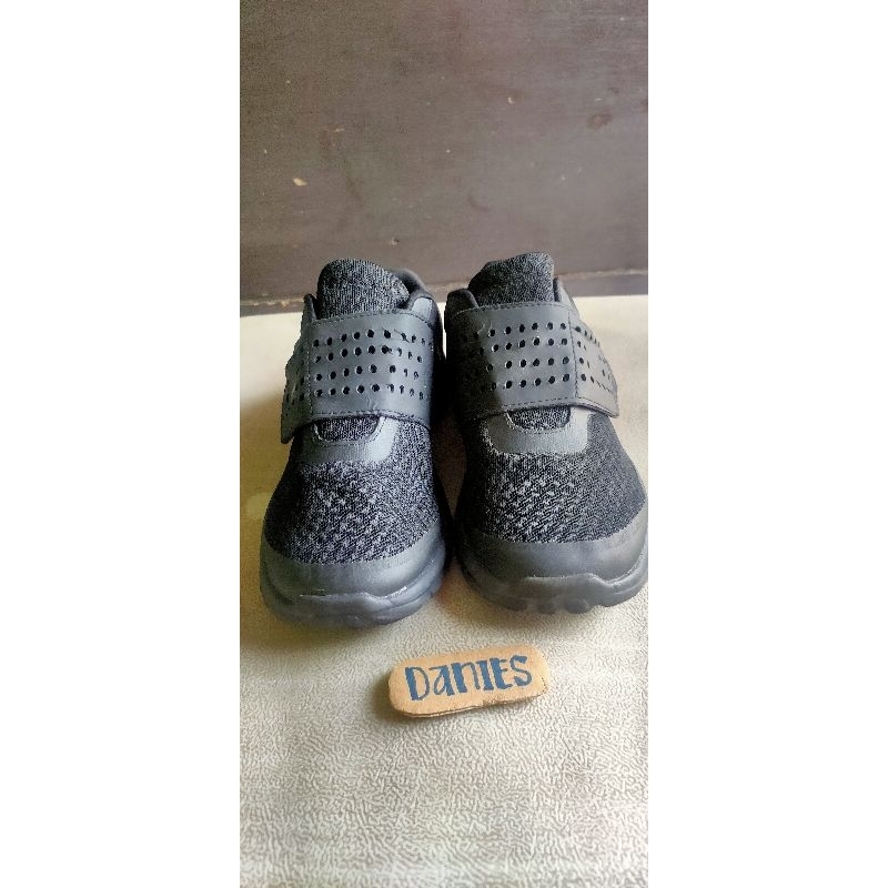 Sepatu anak champion