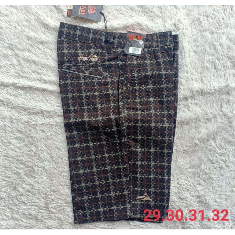 Celana pendek Kendy & Roxeld