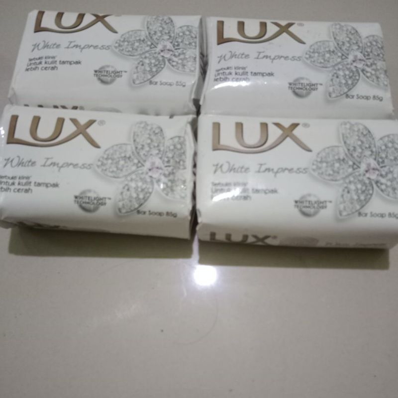 sabun mandi lux white impress untuk kulit lebih cerah 4 x 85g