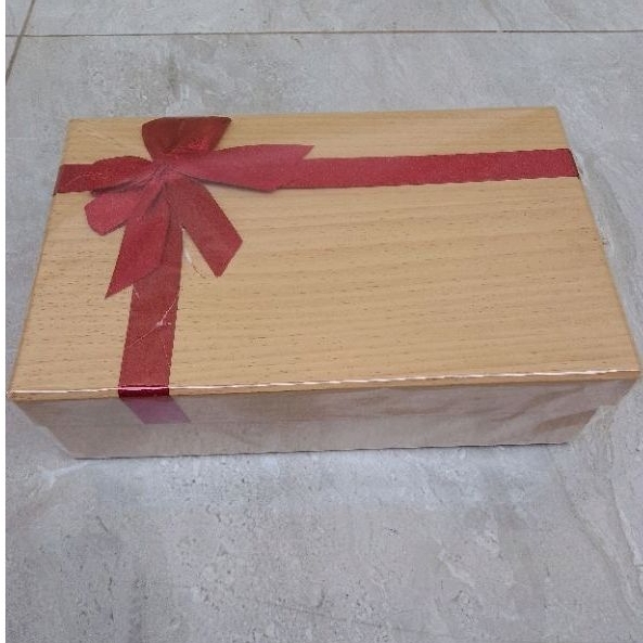 

BOX KADO/ KOTAK KADO/ GIFT BOX PREMIUM FREE PITA (25 × 16 × 8)