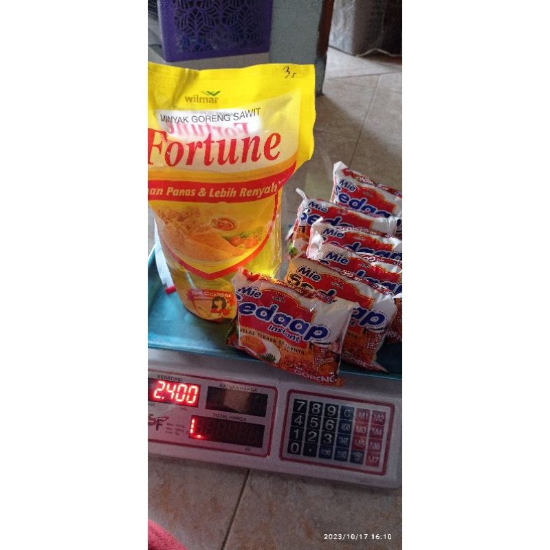 

Paket 2Liter FORTUNE Minyak Goreng + 6pcs Mie Sedap Goreng