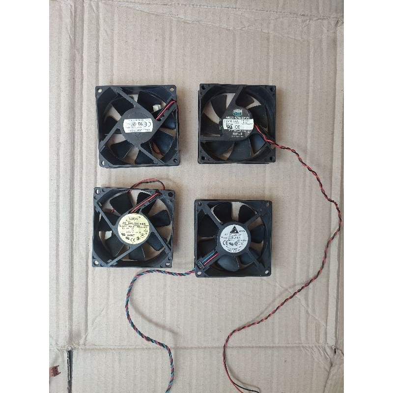 kipas fan high speed dc12V 8cmX8cm tebal 2,5cm merk foxconn delta cooler master dll