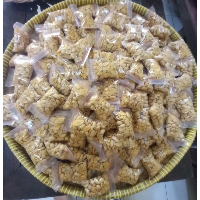 

KACANG BAWANG/TOJIN BUNGKUS KECIL-KECIL EXTRA BAWANG