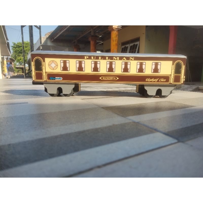 miniatur gerbong Pullman eksekutif class