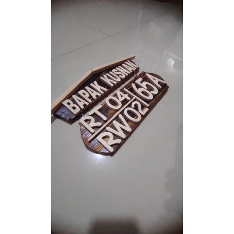 Dekorasi Dinding Ruangan Kayu Jati Belanda