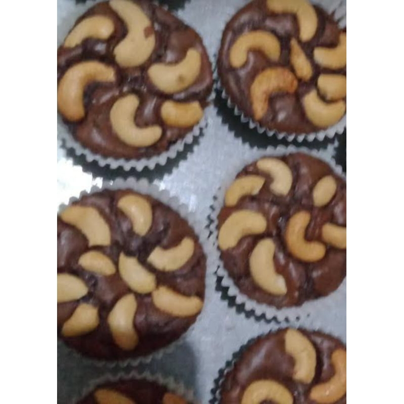 brownies crunchy mede 1 box 10 pcs