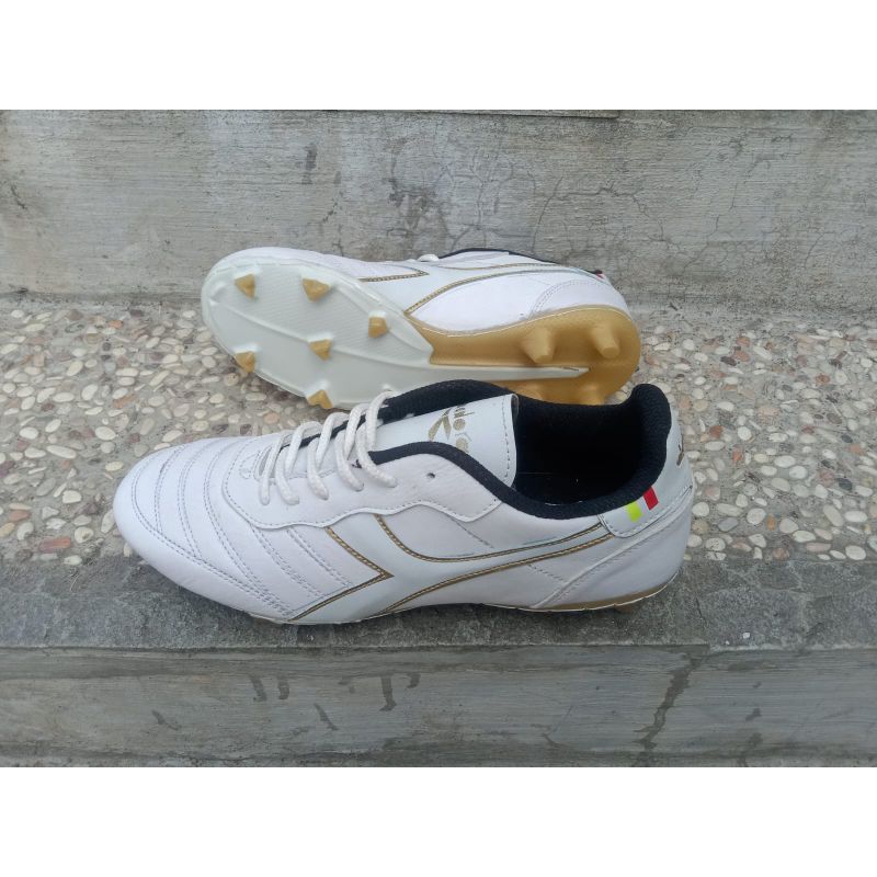Sepatu bola kulit sapi asli outsole sudah dijahit keliling DIADORA SUPER PREMIUM