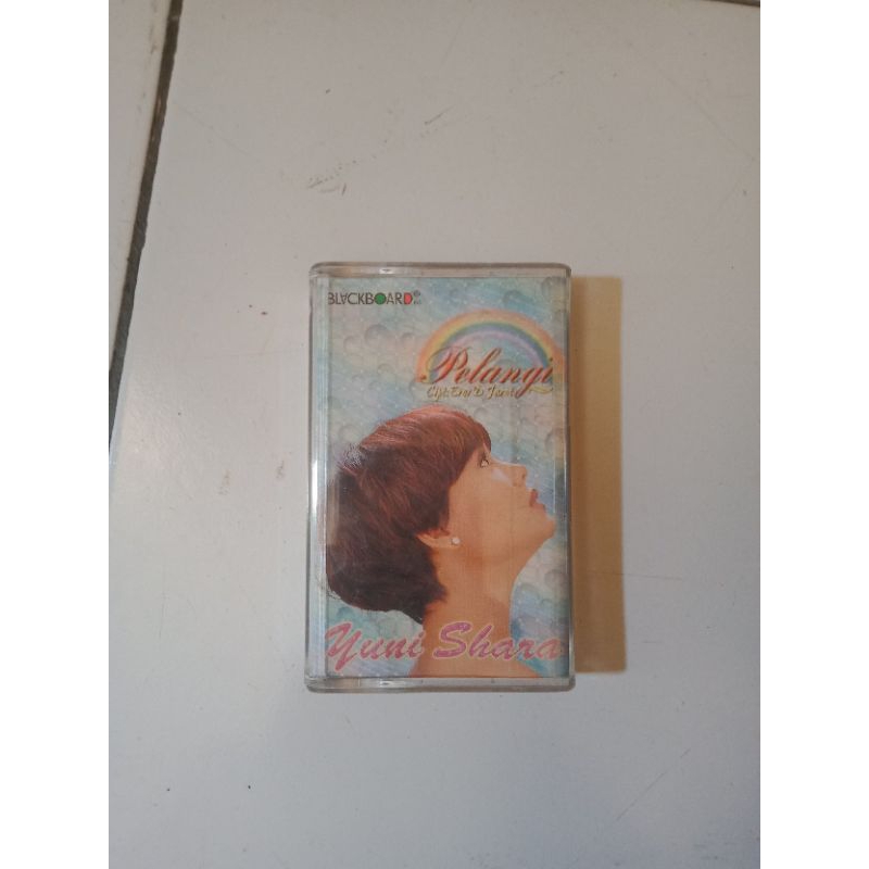 Kaset Yuni Shara pelangi