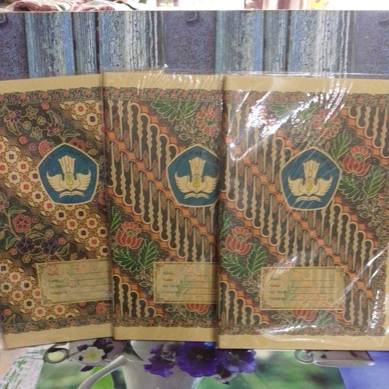 

Sampul kertas Coklat Motif Batik Quarto per 1pack