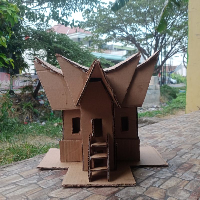 miniatur rumah gadang dari kardus atap 5 lengkung Padang sumatra