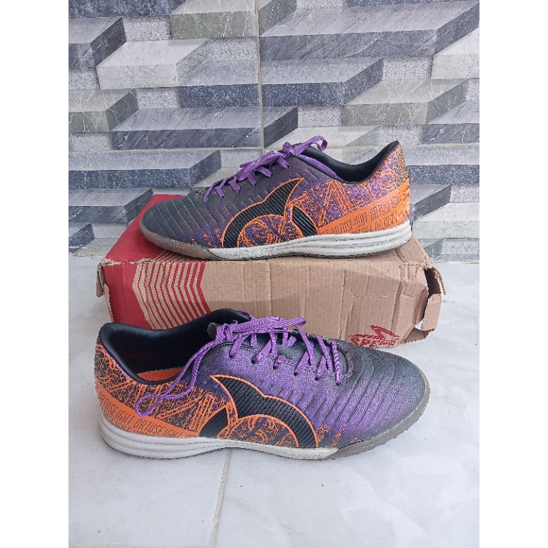 sepatu futsal Ortus size 40