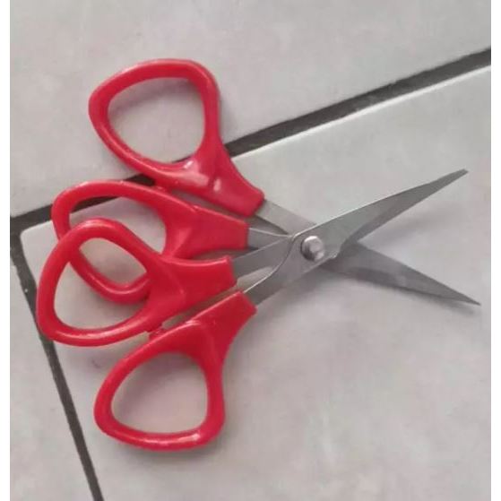 

Gunting Bengkok Untuk Membatik Layangan