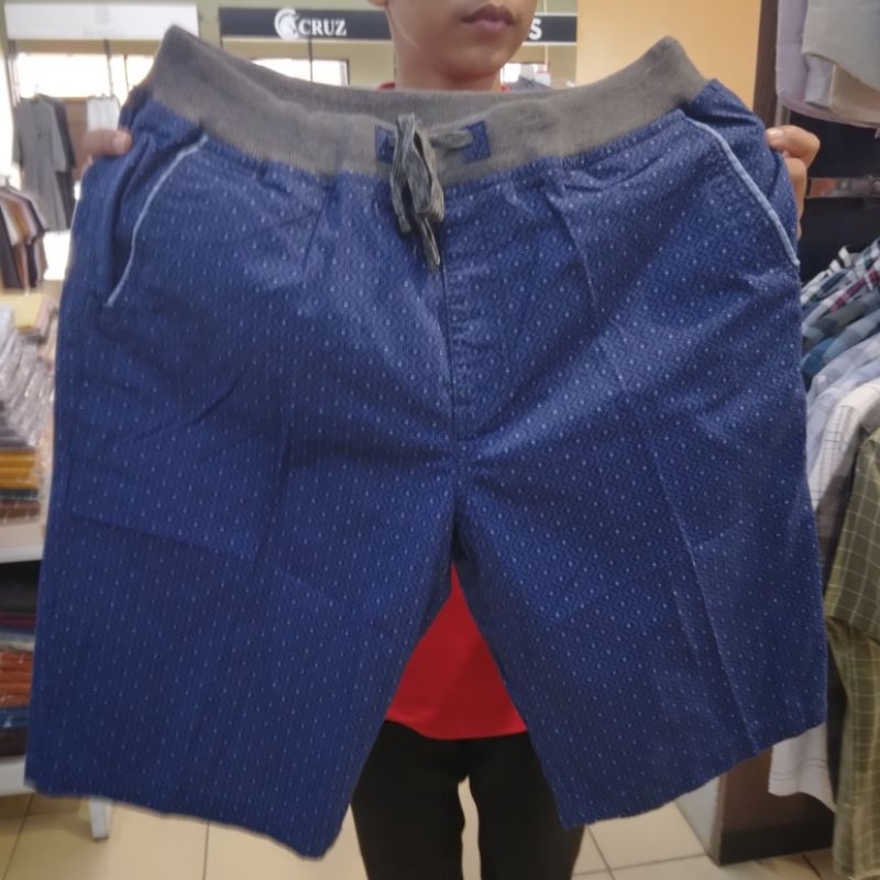 Celana pendek motif Topten