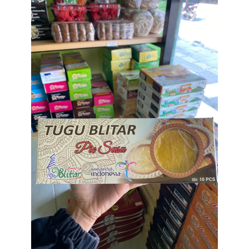 

PIE SUSU TUGU BLITAR ISI 10 PCS OLEH - OLEH KHAS BLITAR