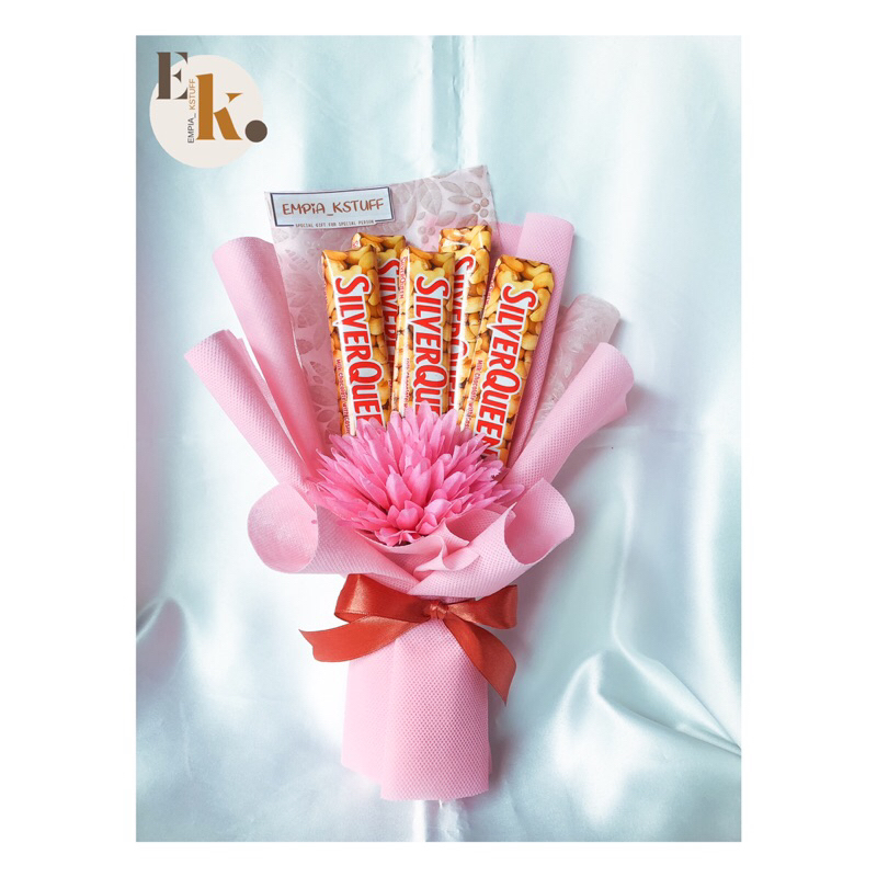 

BUCKET SILVERQUEEN BUNGA PINK WISUDA ULANG TAHUN GRADUATION