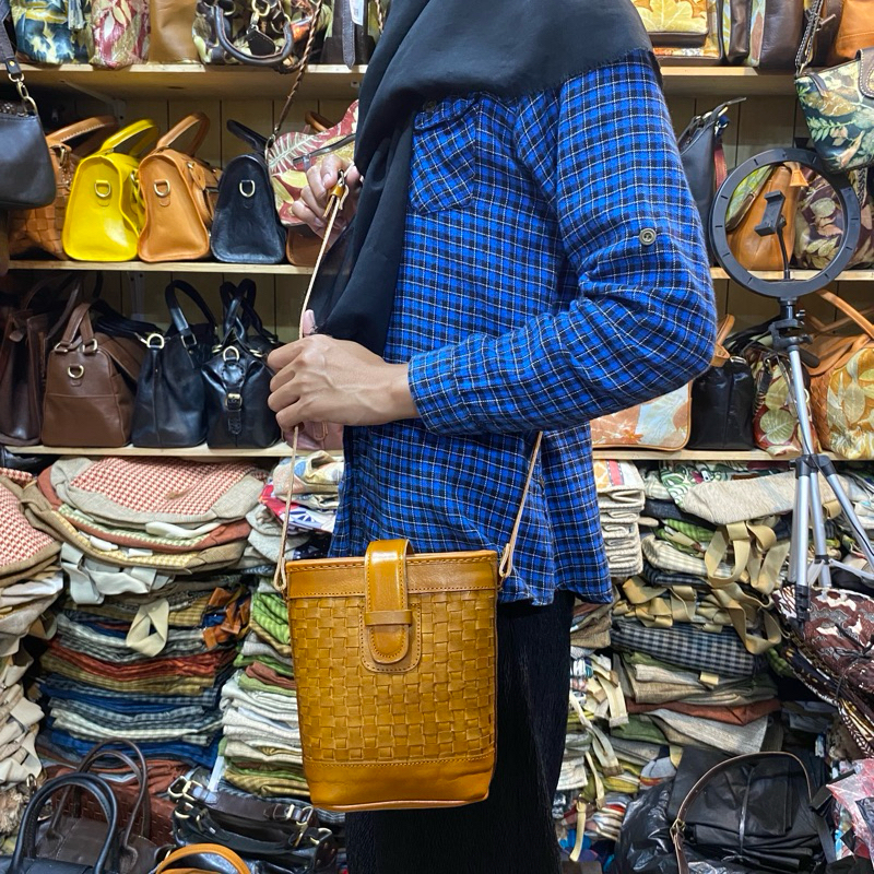 ( COD ) Tas selepang/ sling bag kulit sapi asli motif anyam by moje jogja