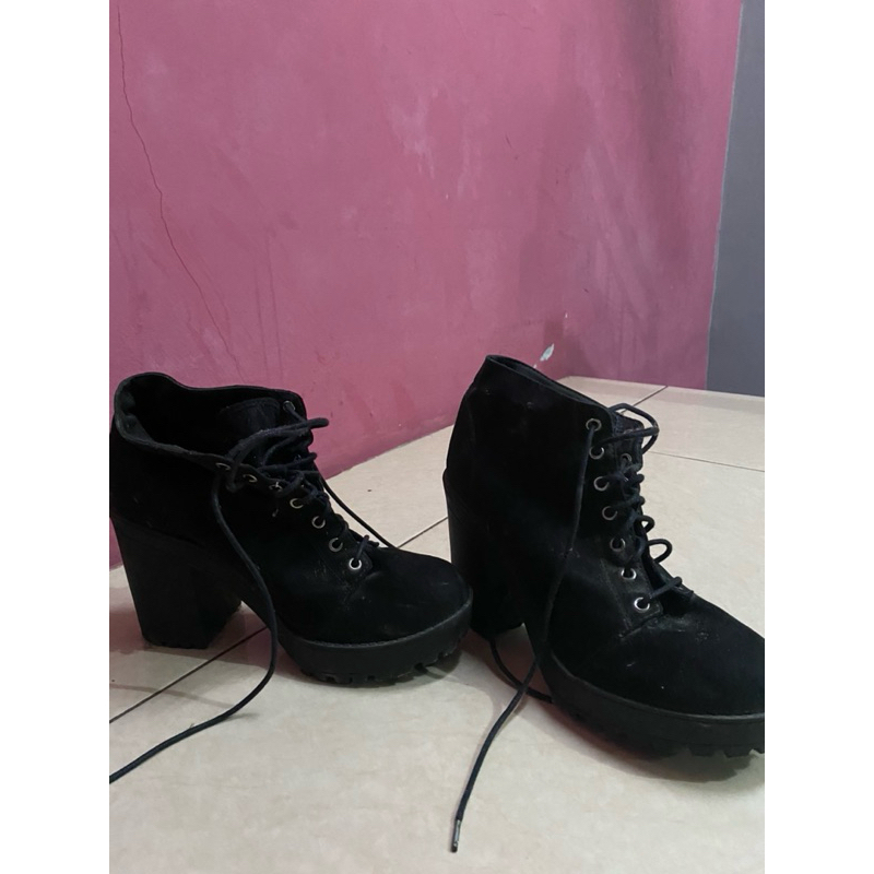 Preloved Hnm boots