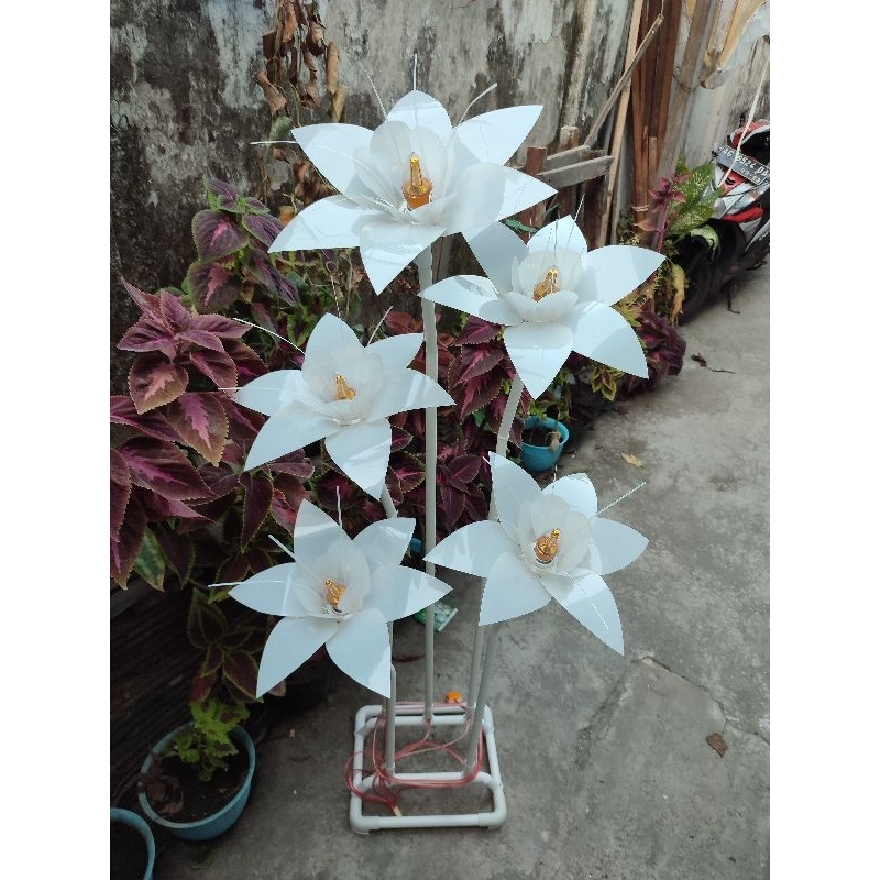 Standing dekorasi lampu 5 kelopak lancip bunga