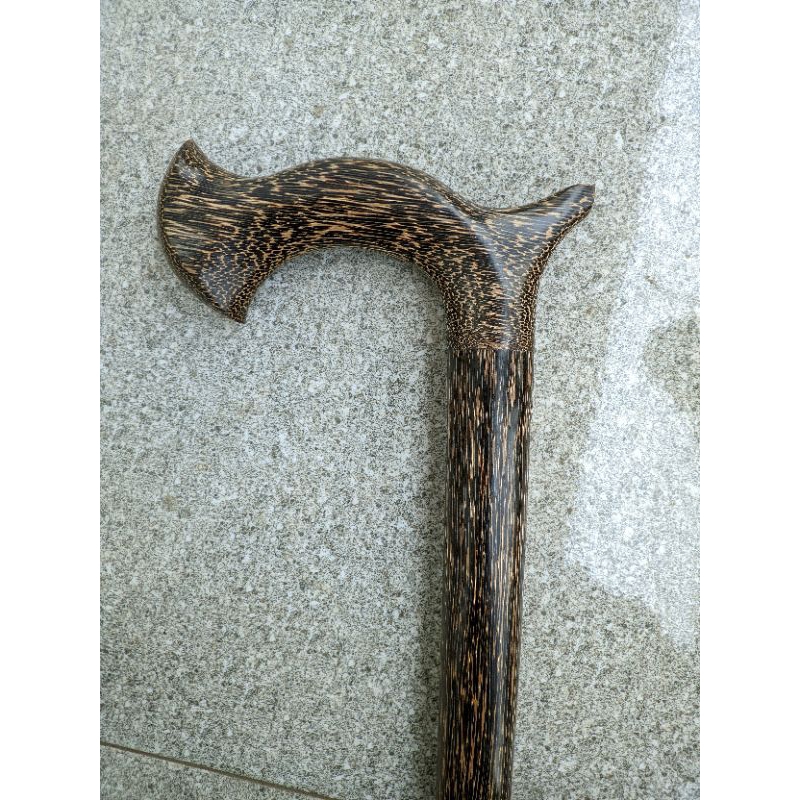 Tongkat jalan kayu liwung