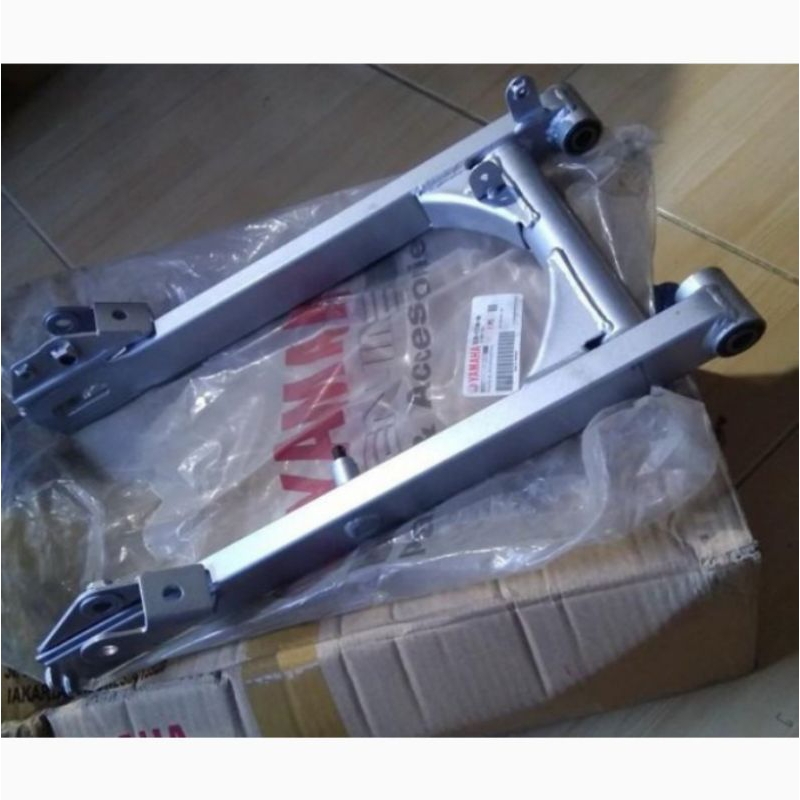Swing Arm Porok Belakang Original Genuine Yamaha Jupiter Z / 5LM-F2100-00