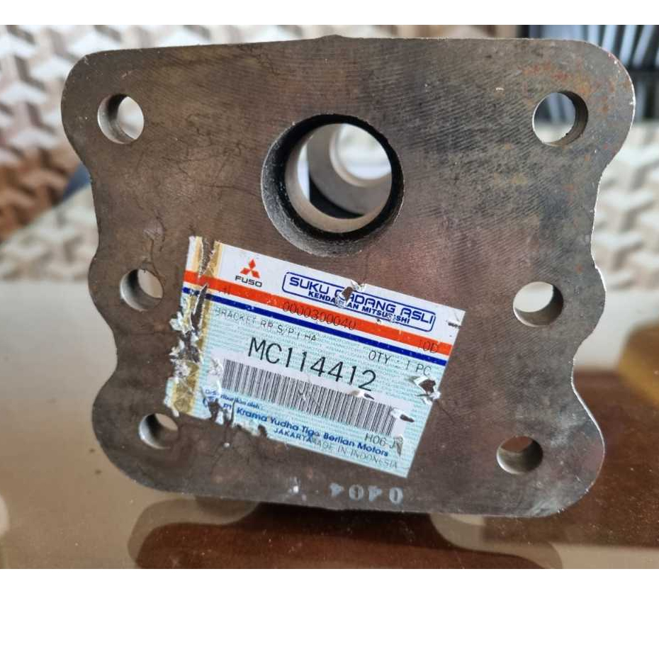 Hanger Bracket Gantungan Per Belakang CANTER PS125 Original (KTB) Code No. MC114412