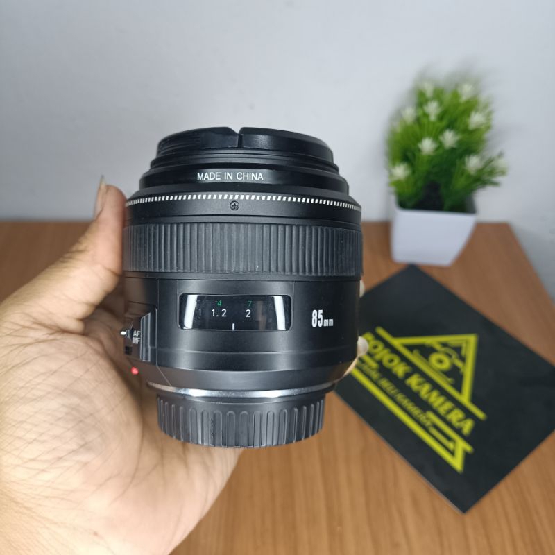 Lensa fix yongnuo 85mm f1.8 for canon yn 85mm