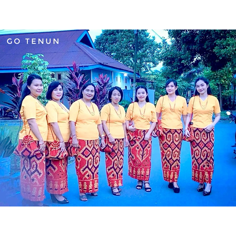 Baju Stelan Blus/Rok Set Tas Serut Tenun Motif Sekomandi