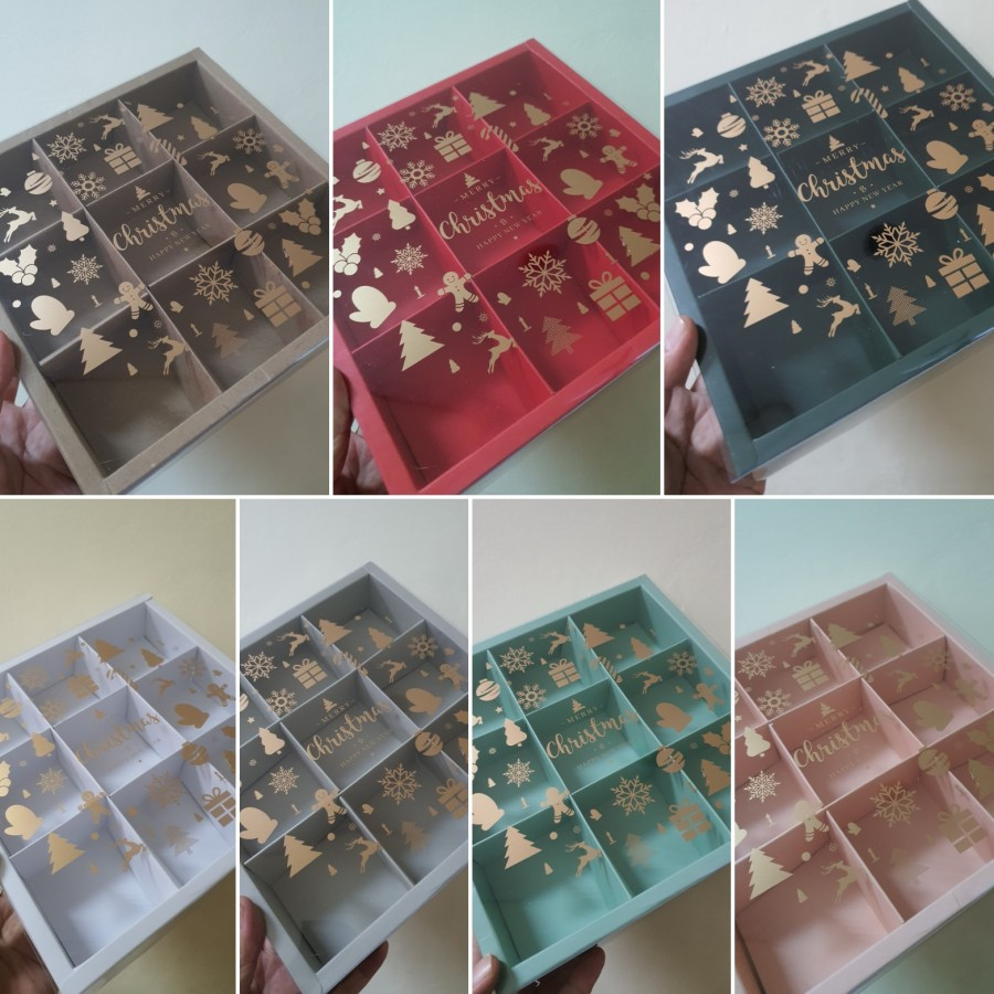 

Dus Mika Natal Sekat 9 " VARIAN WARNA " Ukuran 24 x 24 x 4.5 cm Mika Emas Kardus Penyimpanan Christmas Box