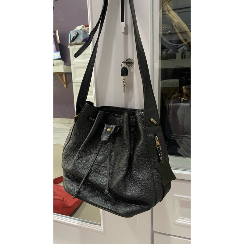 Preloved second tas serut BONIA Original hitam vintage kulit asli kulit mantul sling bag tas selempang
