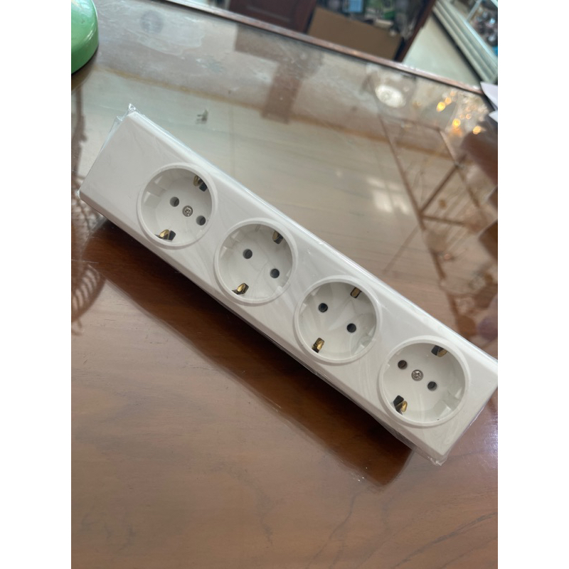 stop kontak broco 4 lubang