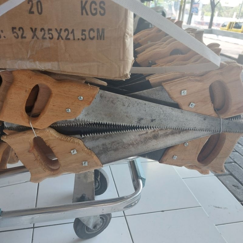 gergaji kayu mata kecil