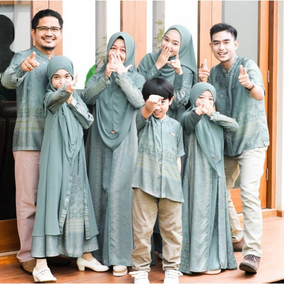 BAJU GAMIS COUPLE SARIMBIT FAMILY SET MOTIF BATIK PRINT GRAND TOSCA BABY BLUE SAGE UWAIS HIJAB UMMAY