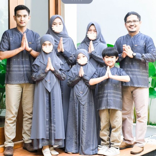 BAJU GAMIS COUPLE SARIMBIT FAMILY SET MOTIF BATIK PRINT PURI NAVY POWDER  BLUE  UWAIS HIJAB UMMAYA D