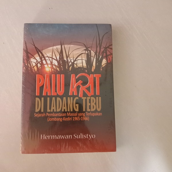 Palu Arit di Ladang Tebu