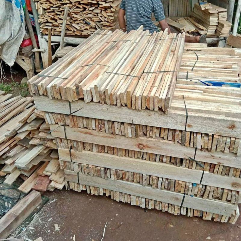 Papan Kayu Bekas Palet Kayu Sengon Laut Albasia Super 110-120 x 10 x 2 Cm