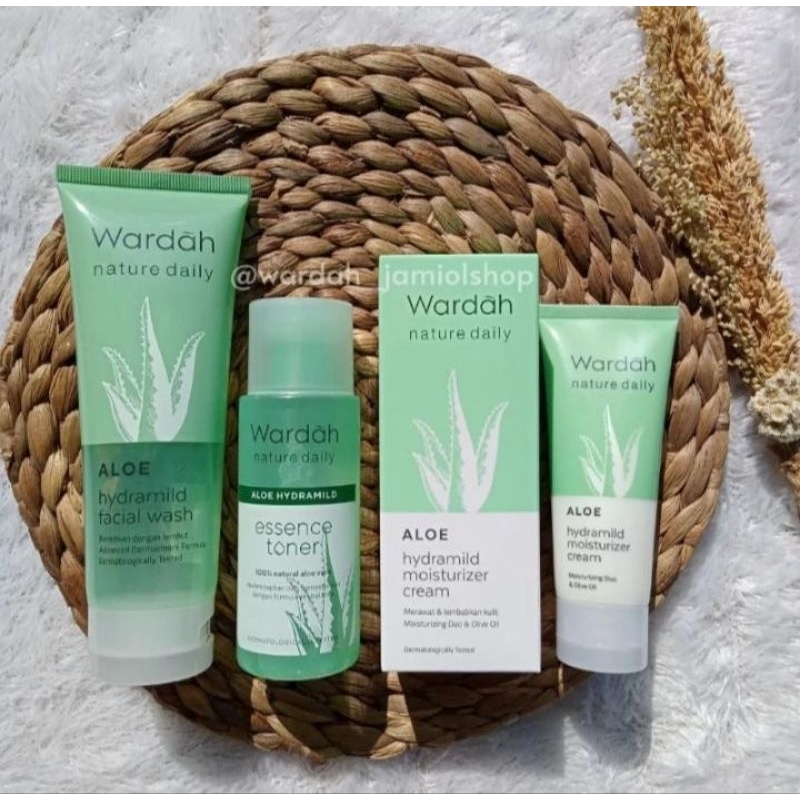 WARDAH NATURE DAILY ALOE