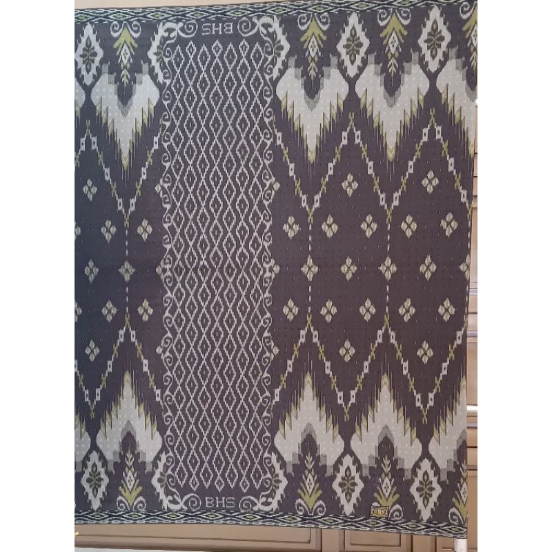 Sarung BHS Full Sutera, Motif TKC, Jahit Tengah Grade Gold.