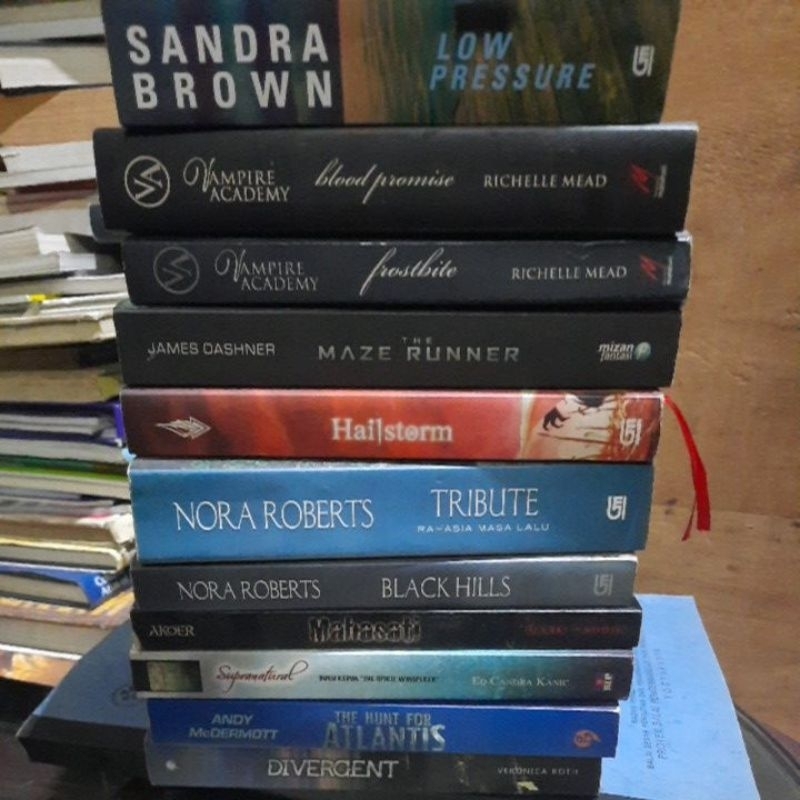 NOVEL BEBAS PILIH VAMPIRE ACADEMY SANDRA BROWB NORA ROBERT ANDY MCDERMOTT