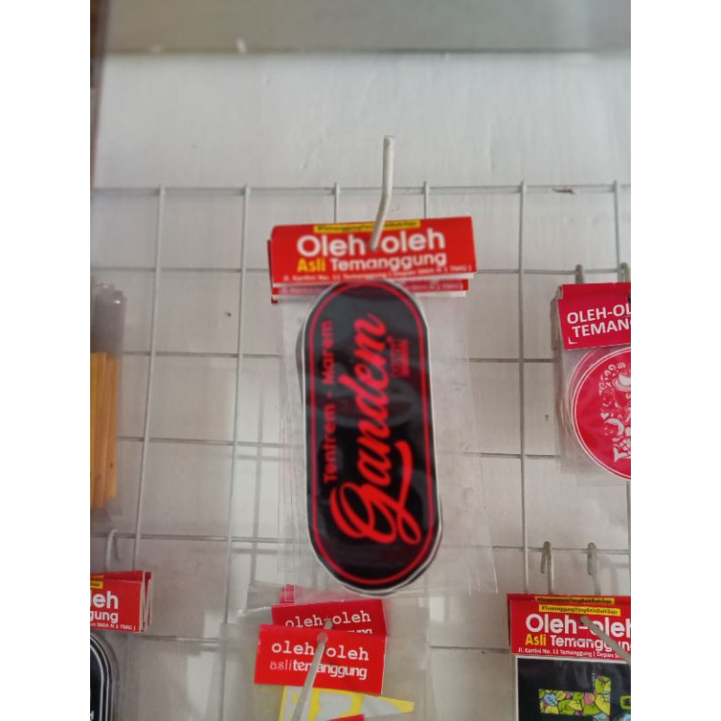 

Stiker Menoreh Temanggung "Tentrem, Marem, Gandem" Hitam-Merah Lonjong