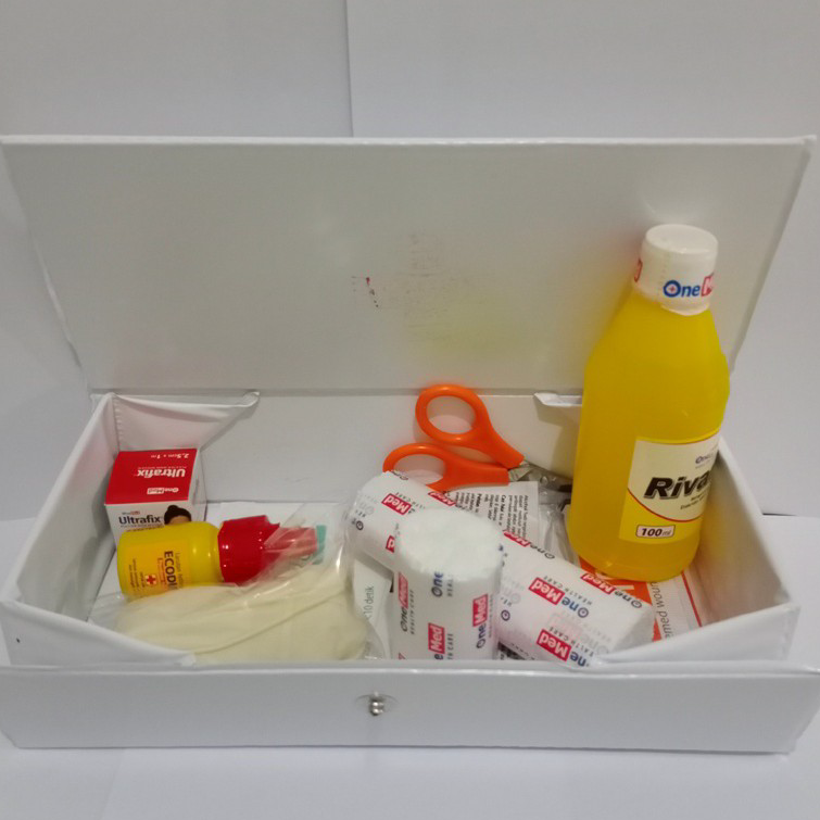 Terlaris Kotak P3K Mobil + isi 1 set  /1 set Kotak P3K mini + isi