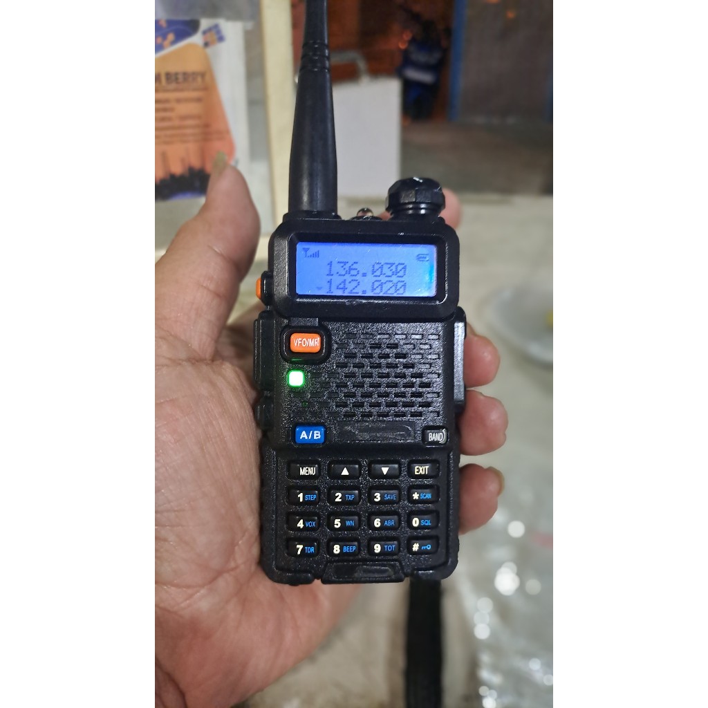 Ht berlin Fm v6r Dual Band  Walkie Talkie Berlin FM-V6R Bekas  Kondisi Normal TX dan RX Uhf dan Vhf 