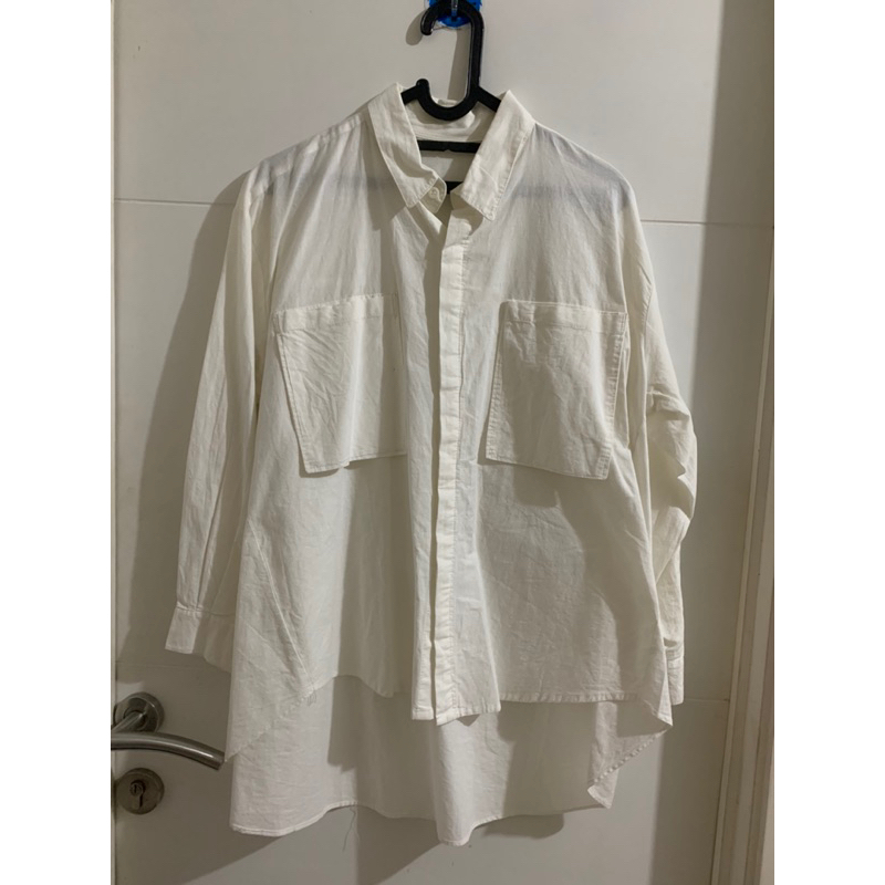 Kemeja Oversized Putih - Oversized White Shirt