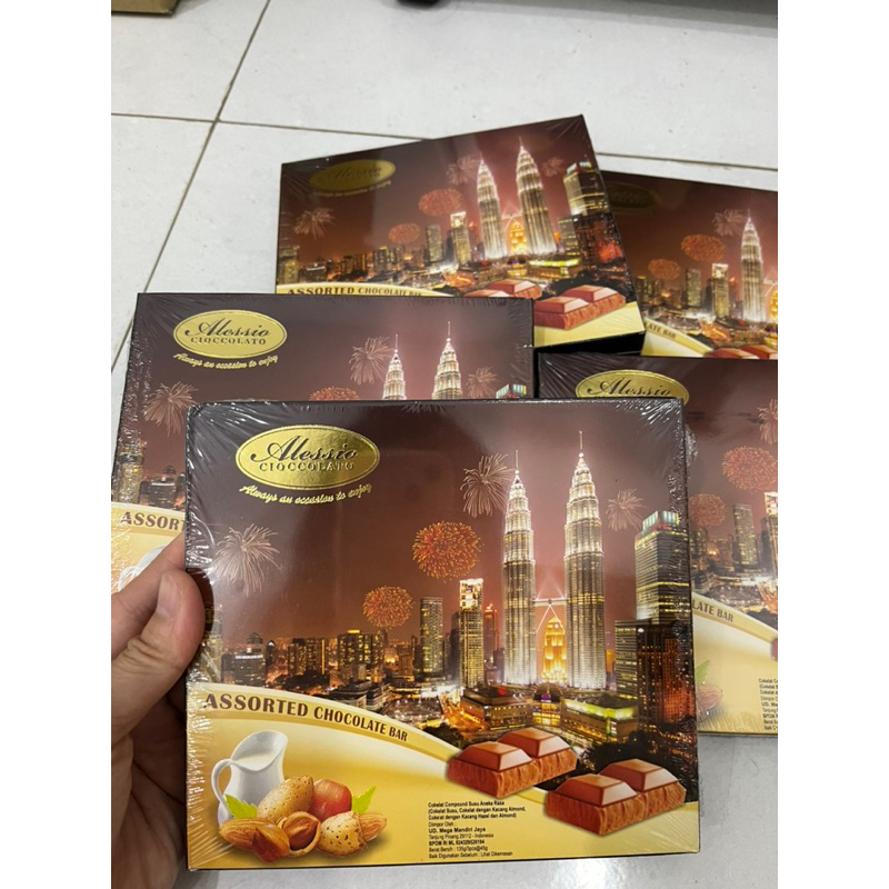 

CemilanBintan (Alessio Assorted Coklat Bar Merlion 135gram)