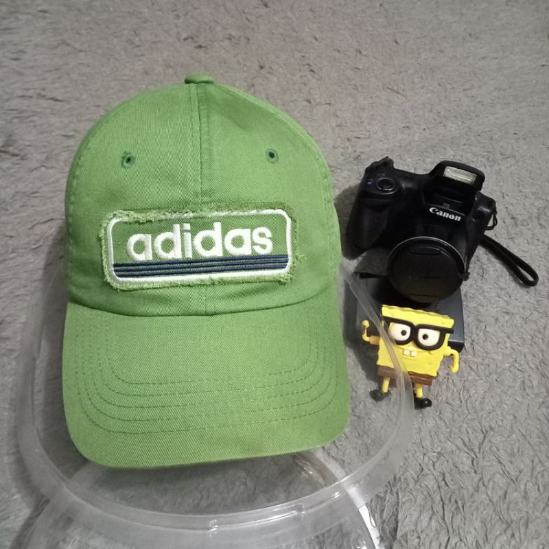 Topi adidas original warna hijau foto sendiri