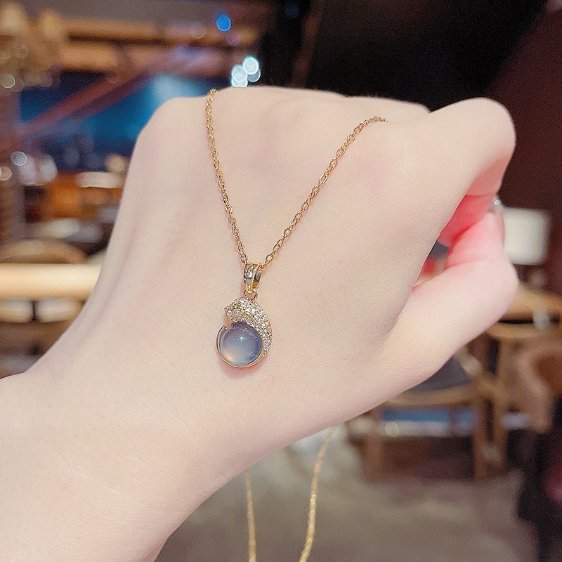 Kalung Titanium Berlian Klavikula biru muda Emas Liontin