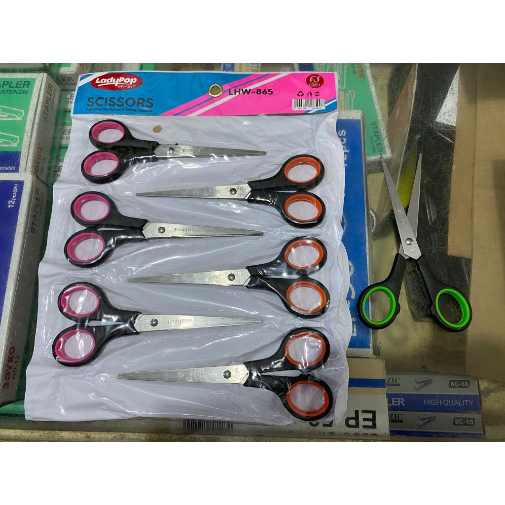 

Gunting Renteng Murah Ladypop Warna Hitam 1 Renteng -12Pcs
