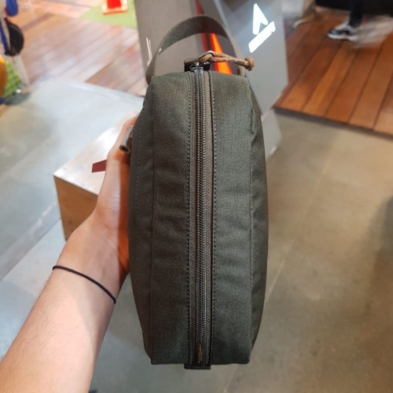 FLASH SALE EIGER1989 Handbag Original JOURNAL DOPP KIT ORIGINAL.