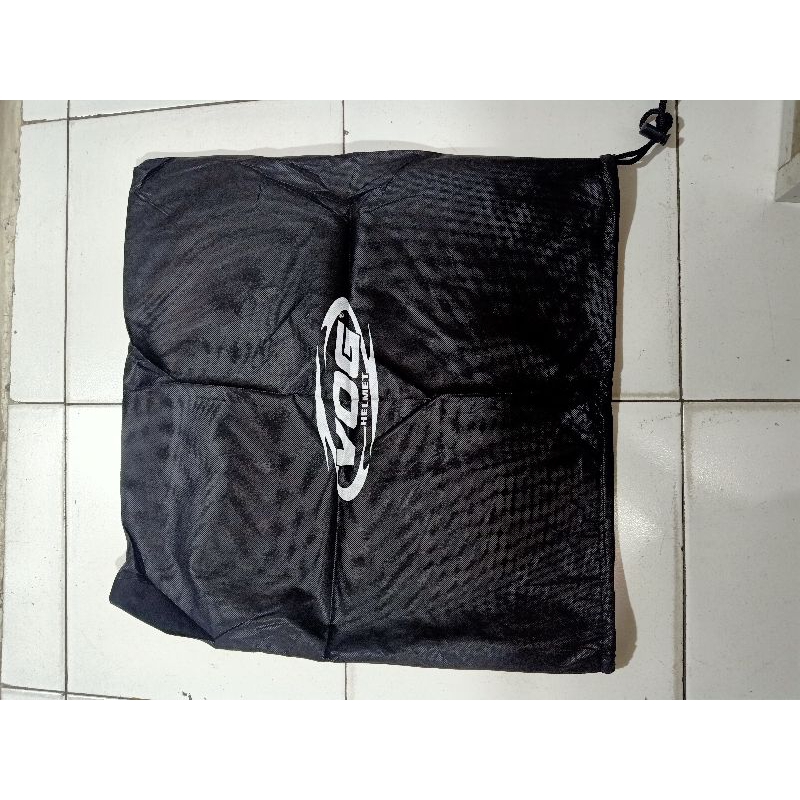 Sarung kantong helm
